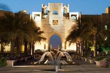 auc-portal-at-night